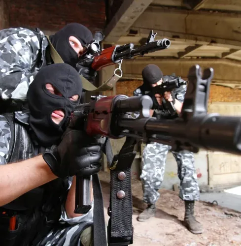 Gdansk TIR À L'AK47 KALASHNIKOV Gdansk TIR À L'AK47 KALASHNIKOV