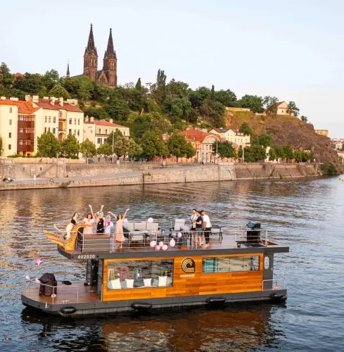 Prague Bateau de fête + bar ouvert + nain