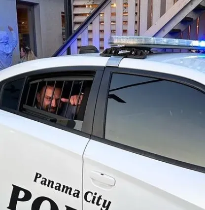 Gdansk FAUSSE ARRESTATION PAR LE SHÉRIF Gdansk FAUSSE ARRESTATION PAR LE SHÉRIF