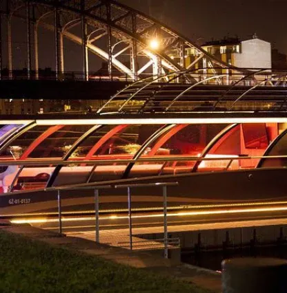 Cracovie DÎNER SUR UN BATEAU DE FÊTE Cracovie DÎNER SUR UN BATEAU DE FÊTE