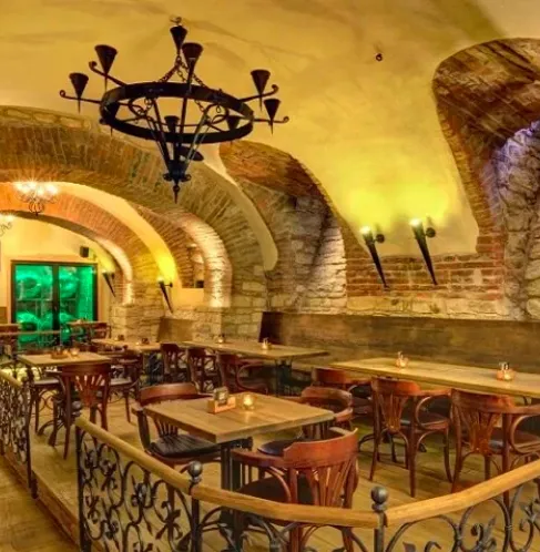 Prague Repas avec strip-tease et boissons à volonté Prague Repas avec strip-tease et boissons à volonté