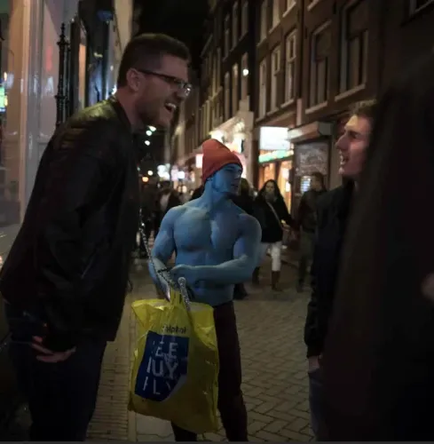 Amsterdam Tournée des bars façon Schtroumpfs — pour personnes de petite taille Amsterdam Tournée des bars façon Schtroumpfs — pour personnes de petite taille